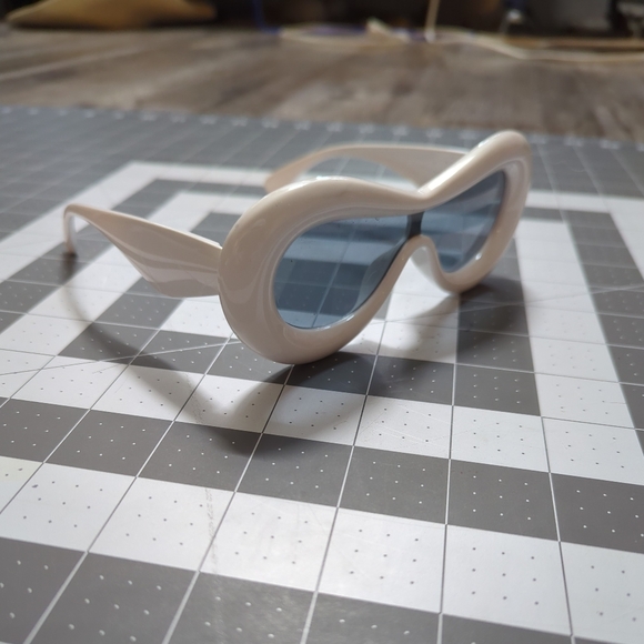 Lowe Style Sunglasses - Picture 2 of 2